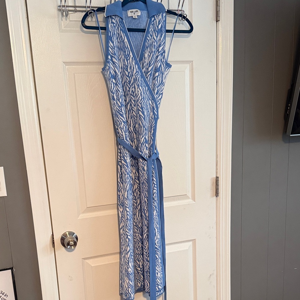 Diane Von Furstenberg Blue and White Patterned Sleeveless Midi Wrap Dress